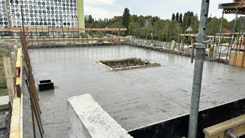 Szerkezetépítés - zárófödém betonozás