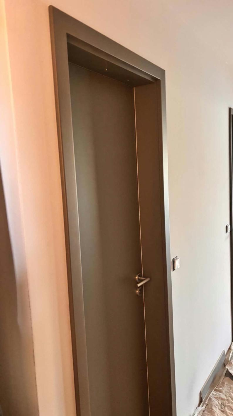 Belső ajtók beépítése folyamatban