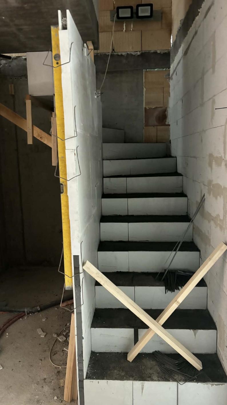 Belső lépcsők betonozása