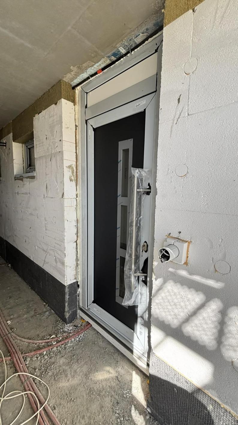 Bejárati ajtók beépítése