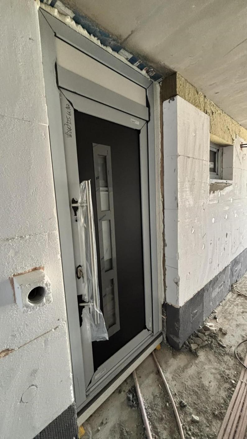 Bejárati ajtók beépítése